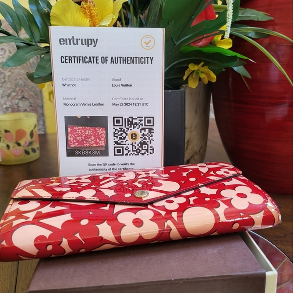 Louis Vuitton Patent Sweet Monogram Sarah Wallet Pomme D'Amour (COA) - Picture 16 of 16